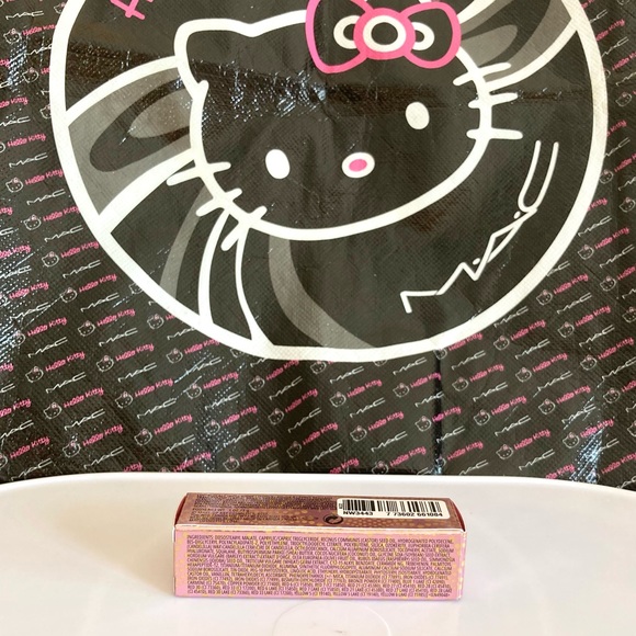 💄HP! LAST ONE! MAC Lustreglass Sheer Shine Lipstick Bubbles & Bows Pour Another - Picture 10 of 13